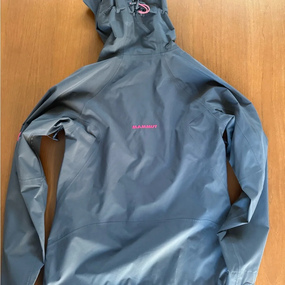 Mammut women’s  Gray Hooded rain Jacket - Picture 2 of 6